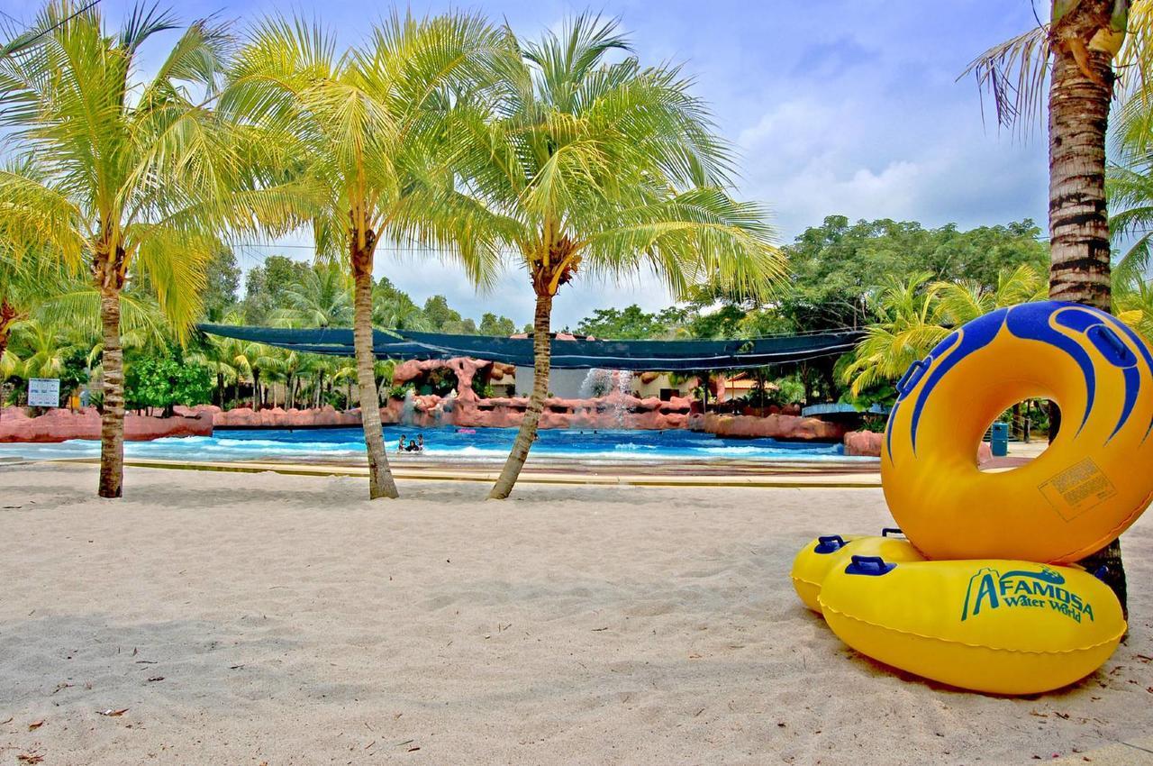 Melaka Afamosa Resort D'Amour: Private Villa with Garden View and Theater Exterior photo